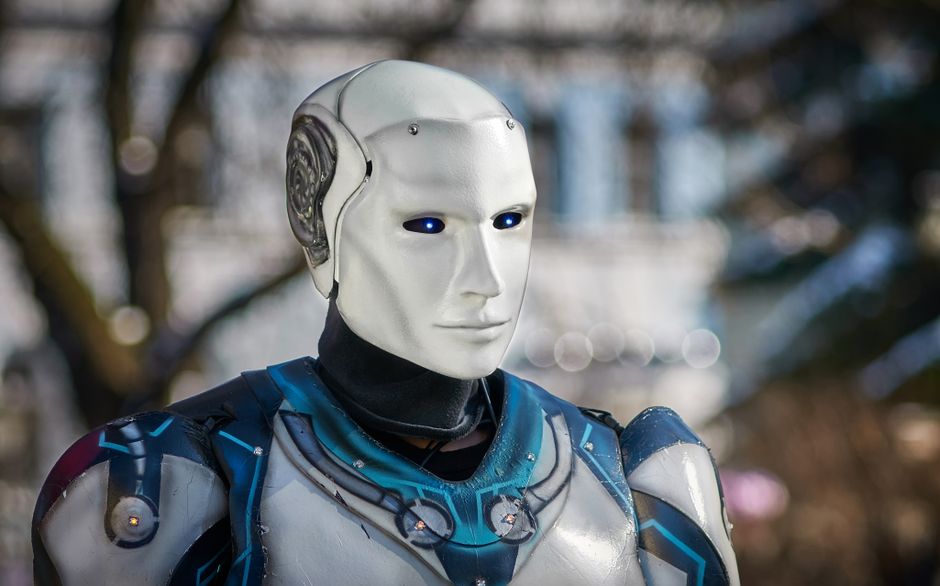 Representación de pantalla con texto y código que muestra prompts efectivos para inteligencia artificial