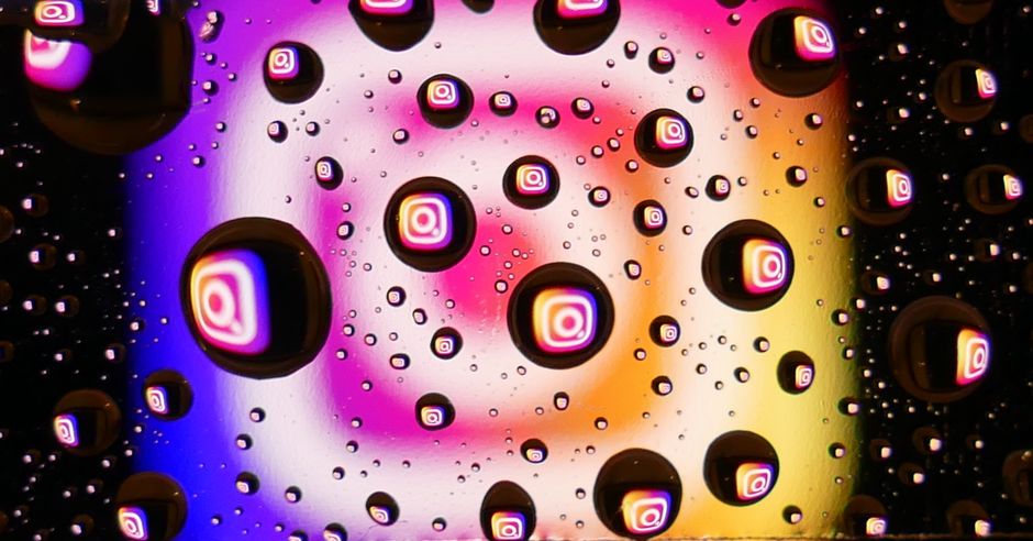 Acción visual sorprendente utilizada para enganchar en los primeros segundos de un Reel